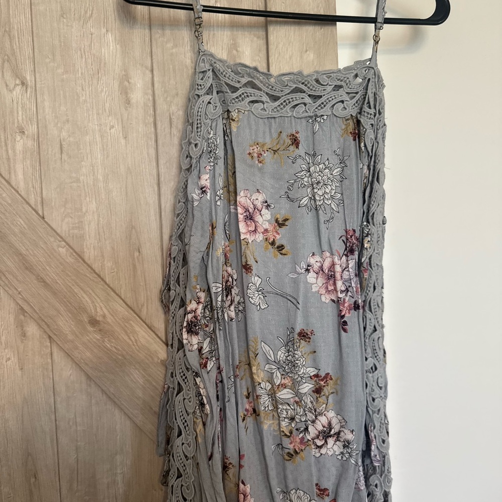 Gimmicks by BKE Floral blouse